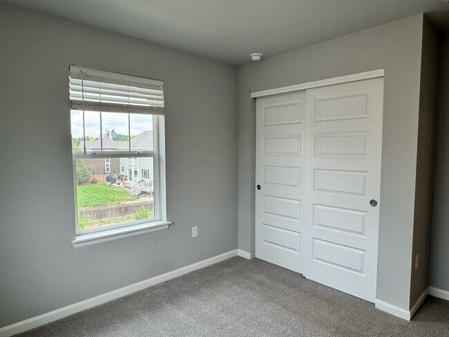 Building Photo - 10848 Hayloft St