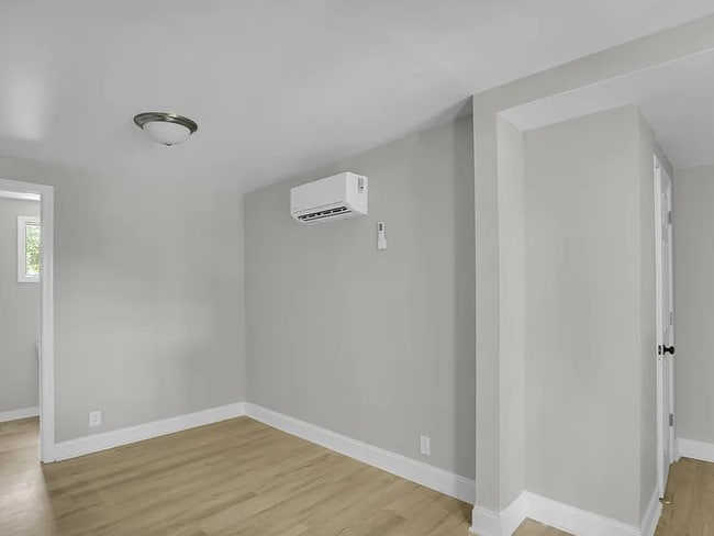 Building Photo - Ideal for Families or Roommates: 4BR/3BA Lakefront Home with Dual Private Suites