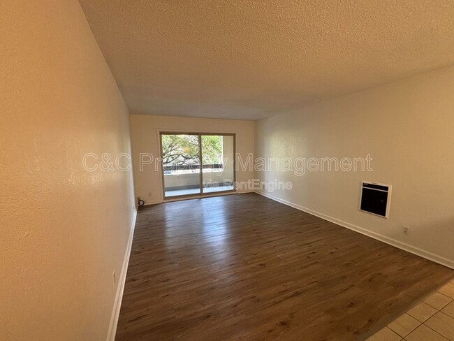 Building Photo - 466 Crescent St