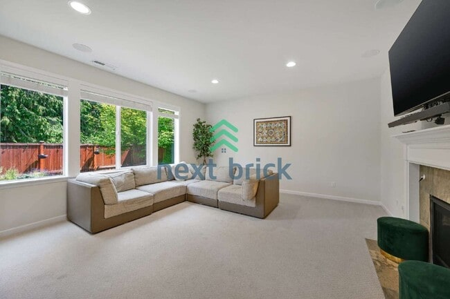 Building Photo - "Spacious 5-Bedroom Retreat with 3 Full Baths in Snohomish – 3,350 Sq Ft of Comfortable Living!"