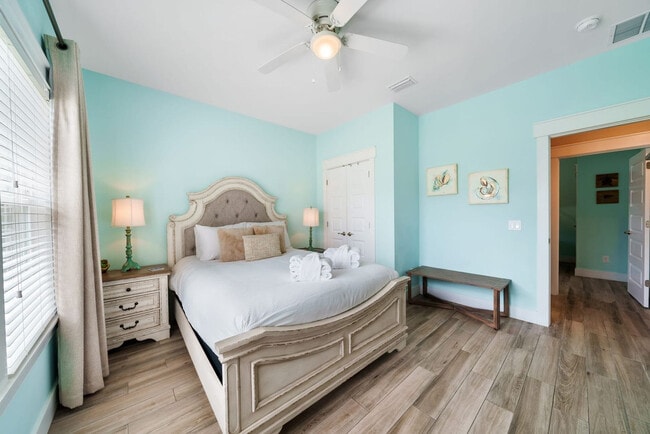 Building Photo - 121 Christmas Tree Ln