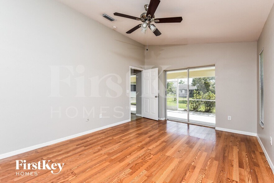 Building Photo - 633 SW 9th Ave