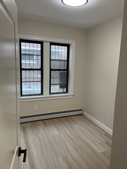 Building Photo - 4048 Hampton St