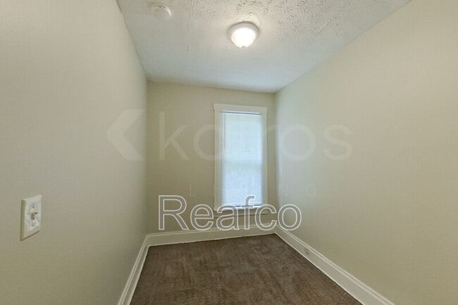 Building Photo - 966 Oakwood Ave