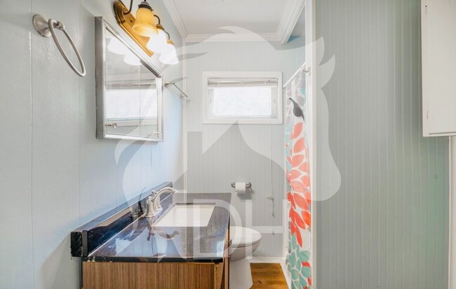 Building Photo - "Charming 3-Bedroom Oasis with 2 Full Baths in the Heart of Vinita!"