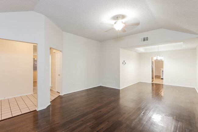 Building Photo - 2946 Lawndale Dr
