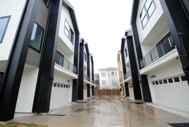 Building Photo - 6310 Illinois St