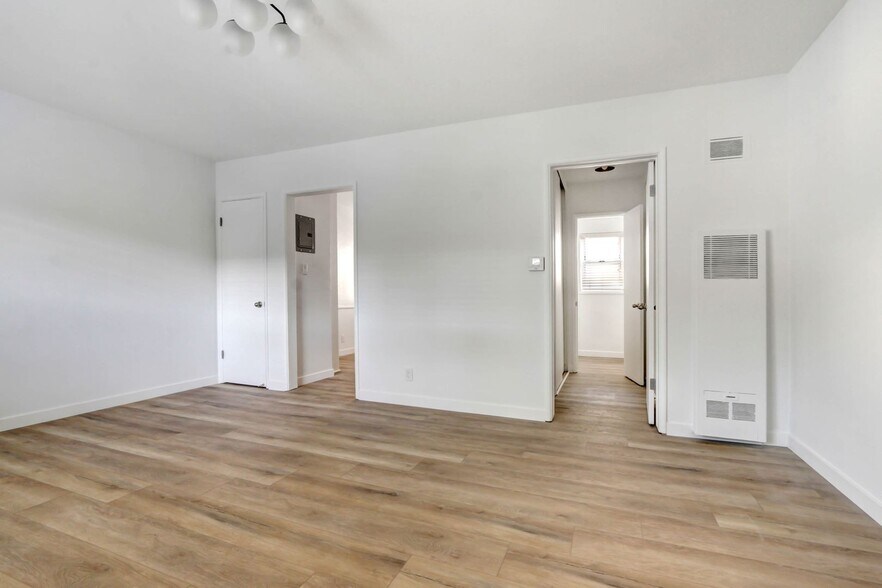 Building Photo - 300 California Ave