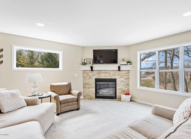 Building Photo - Welcome Home –  5 Bed in Timberline Acres