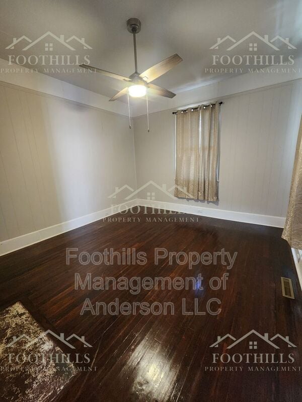 Building Photo - 37 Sirrine St