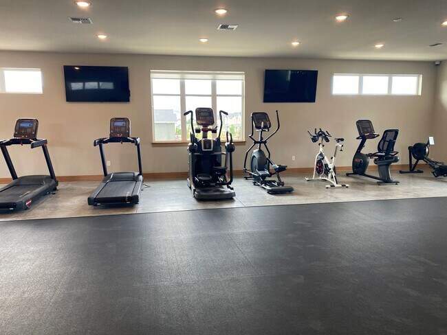 Building Photo - Large 2 Bedroom/2 Bath Apartment- Pet Friendly!