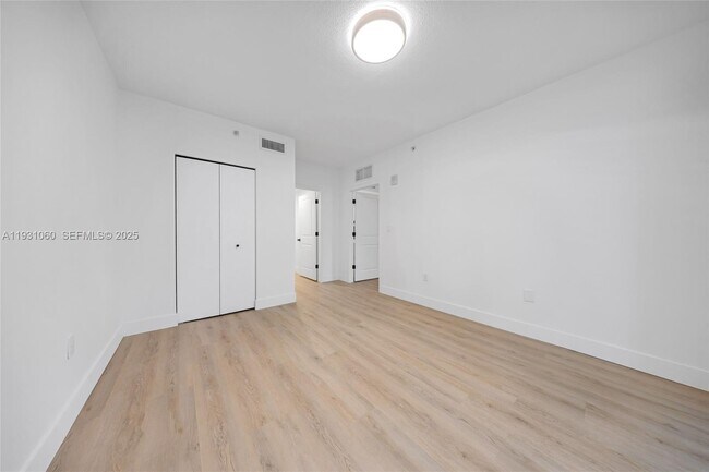 Building Photo - 170 SE 14th St