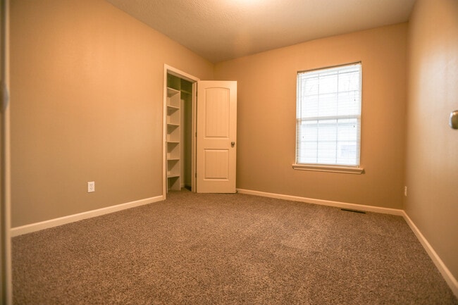 Building Photo - *--Walking Distance to MSU 4 bed 2.5 bath home and office with huge yard in the Phelps Grove Neig...