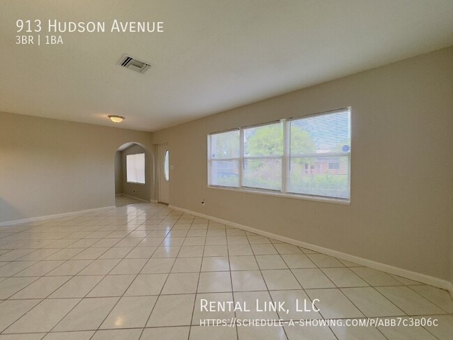 Building Photo - 913 Hudson Ave