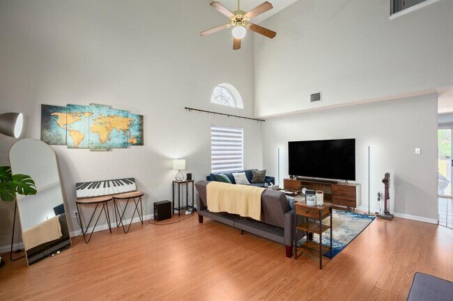 Building Photo - 13803 Randalstone Dr