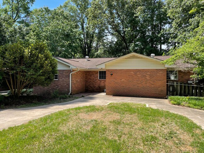 Building Photo - Beautiful 2 Bed, 2 Bath home located in Seagrove. (Handicap accessible)