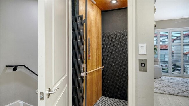 Building Photo - 235 Cocoanut Ave