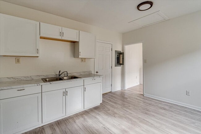 Building Photo - 555 Dodson Ave