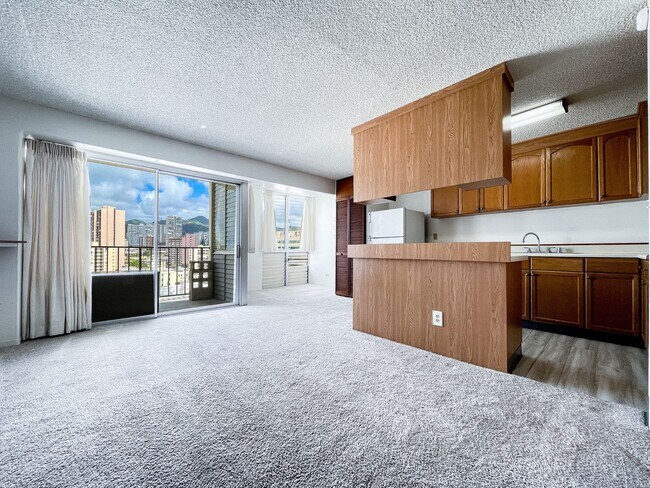 Building Photo - Centrally Located Honolulu Condo with Assigned Parking & A/C