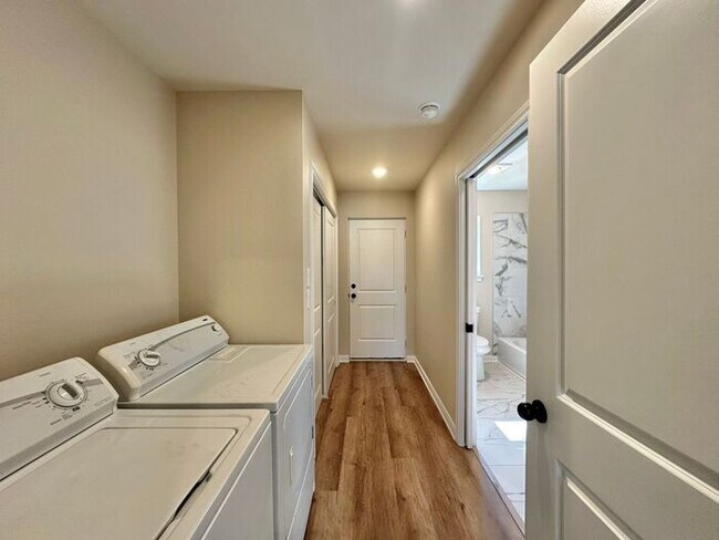Building Photo - Available Now! Stunning 1 Bedroom 1 Bath New Construction Single Family House!