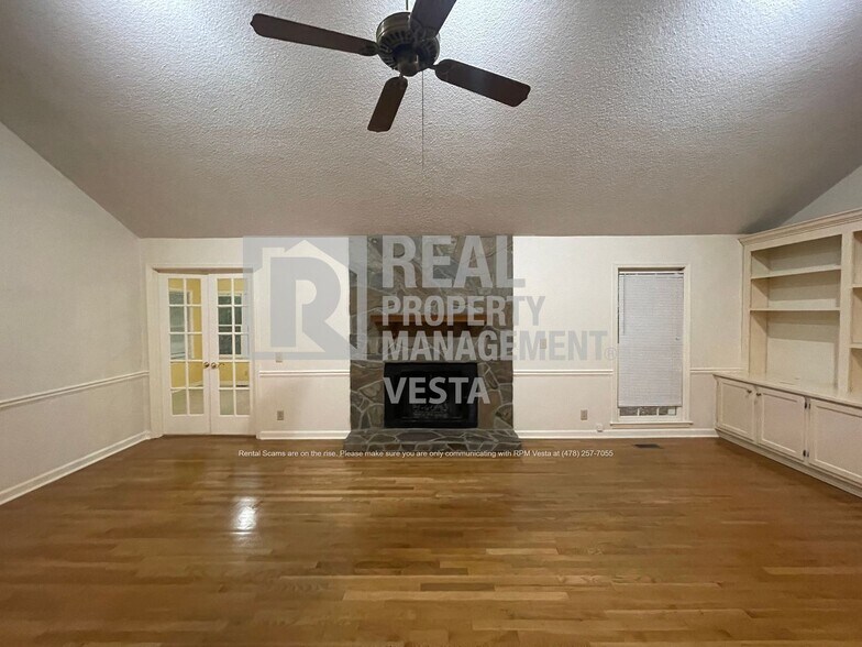 Building Photo - 553 Beauregard Dr