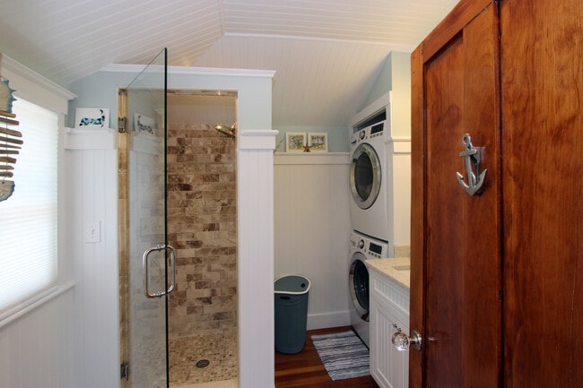 Building Photo - 351 Barlows Landing Rd