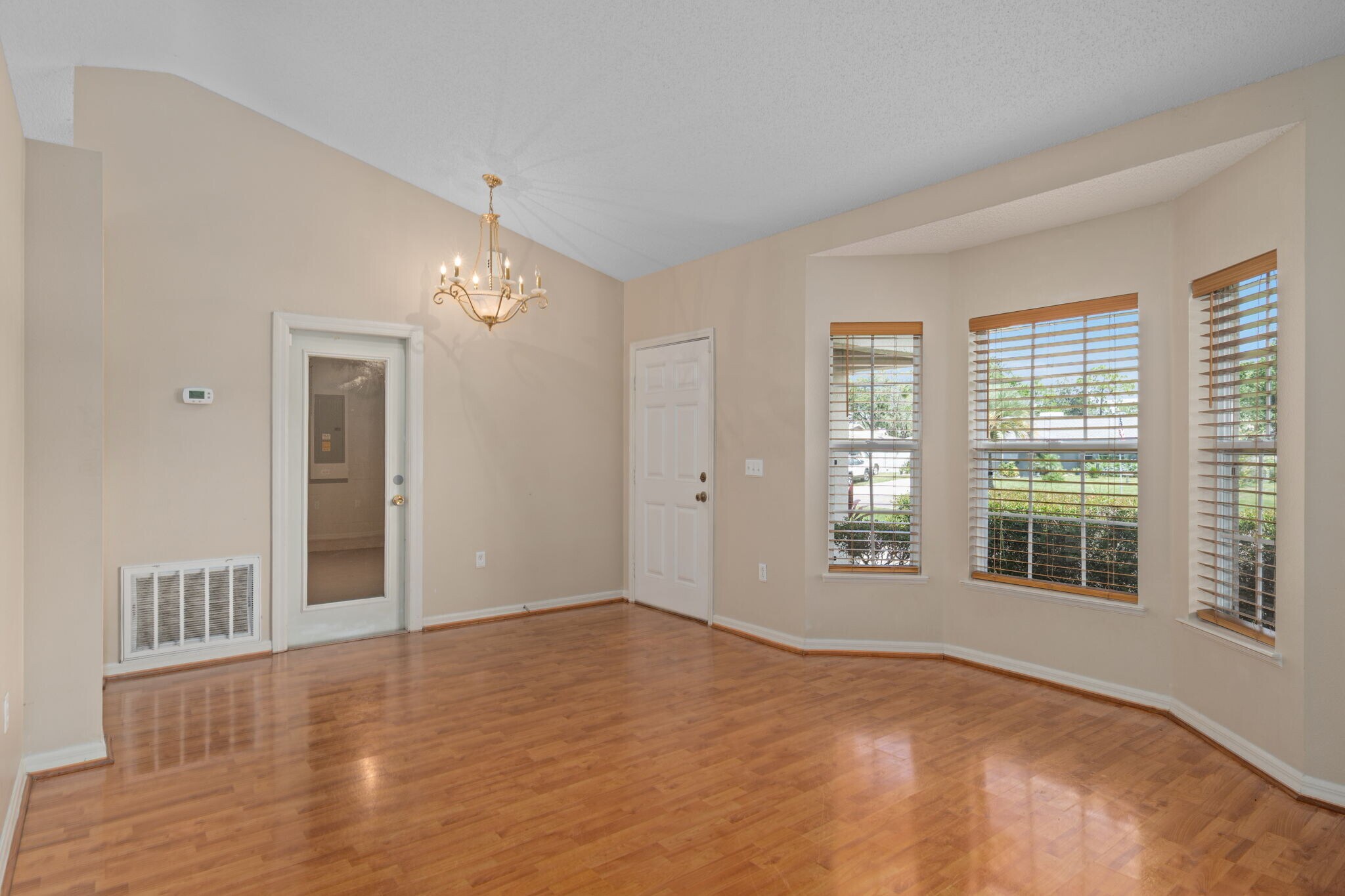 Building Photo - 9572 Horizon Dr