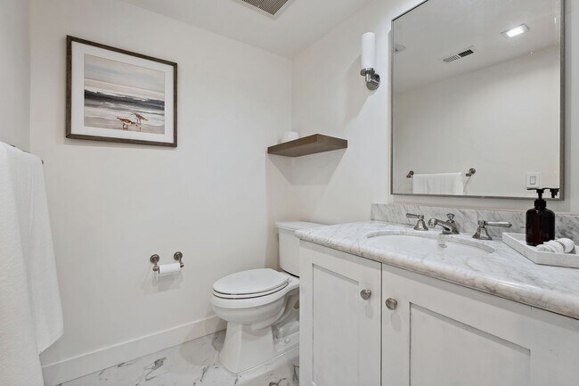 Building Photo - 4372 Park Vicente