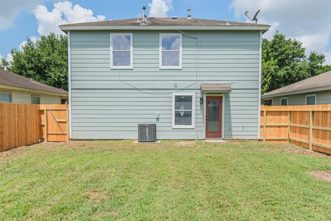 Building Photo - 12018 Madison Oak St