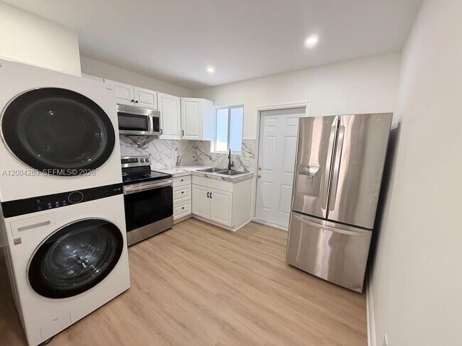 Building Photo - 95-97-97 NE 168th St