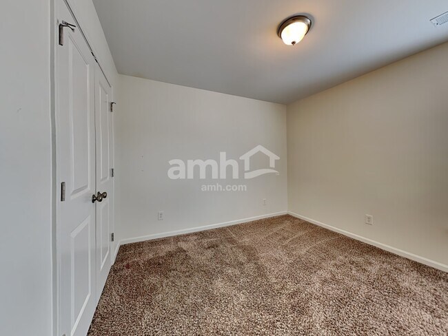 Building Photo - 407 Pine Hill Ln