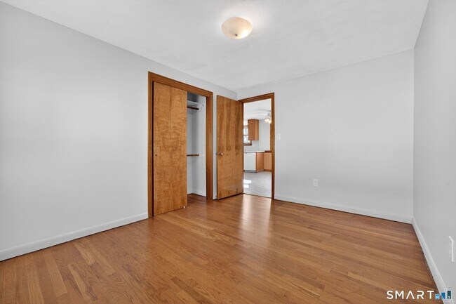 Building Photo - 985 Slater Rd