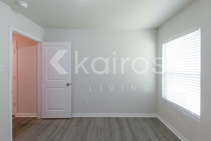 Building Photo - 204 Wild Oak
