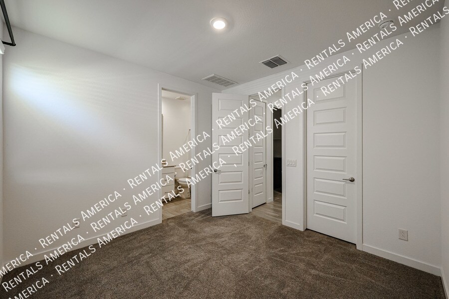 Building Photo - 12380 W Wagon Wheel Dr
