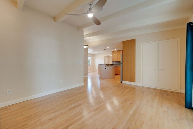 Building Photo - Charming 3 Bedroom Single-Story with Firep...