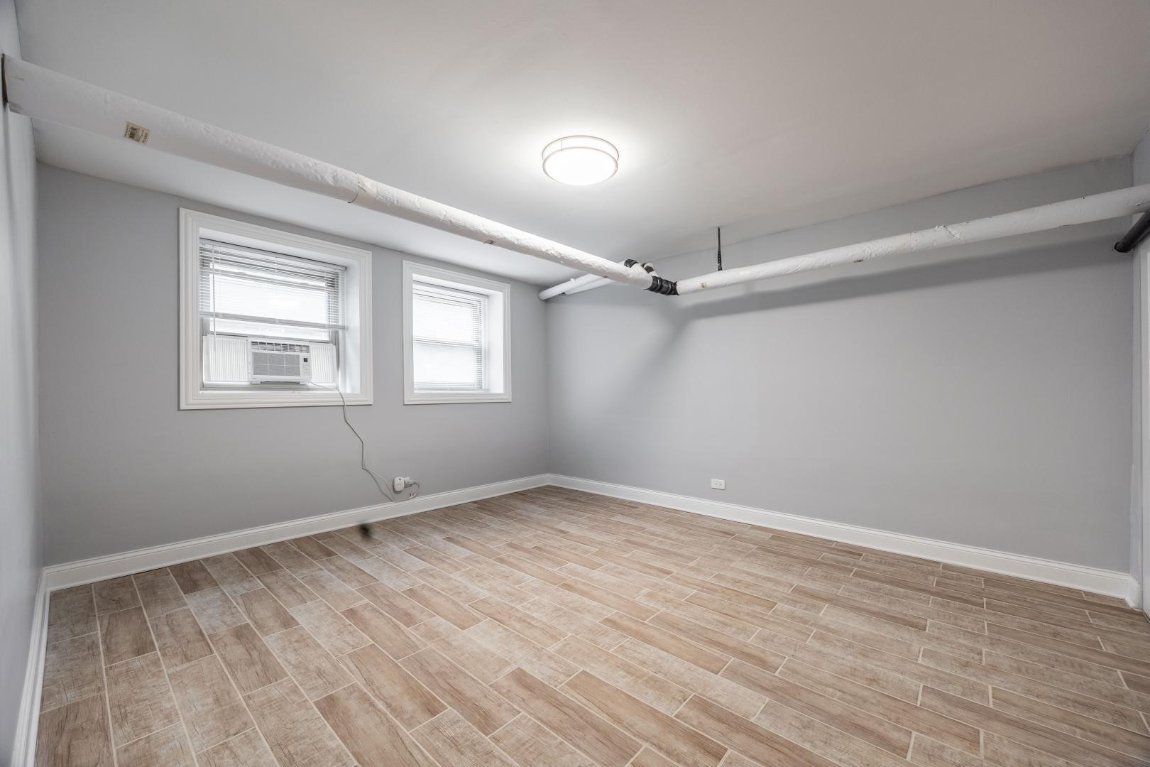 Building Photo - 1222 W Rosemont Ave