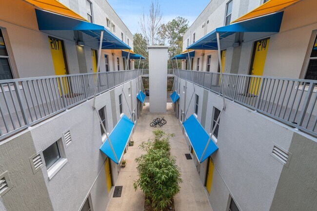 Building Photo - 2515 SW 35th Pl