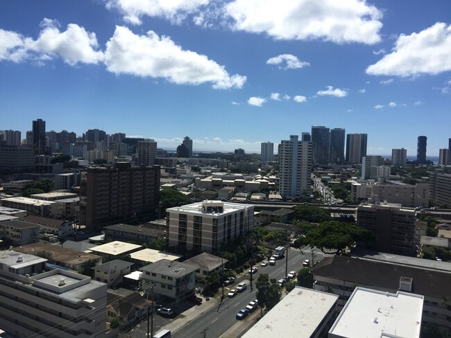 Building Photo - Piikoi Tower, 1 bdrm, 1 bath, 1 cov'd pkg