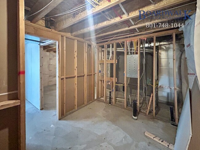 Building Photo - Spacious 3 bed in Quiet Community