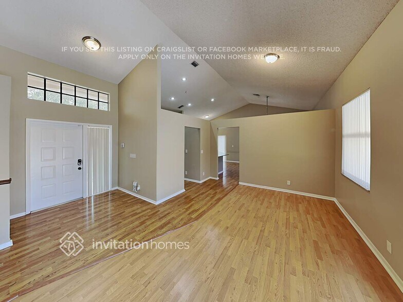 Building Photo - 5112 NW 49th Ave