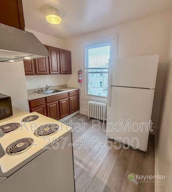 Building Photo - 16 N Rigby Ave