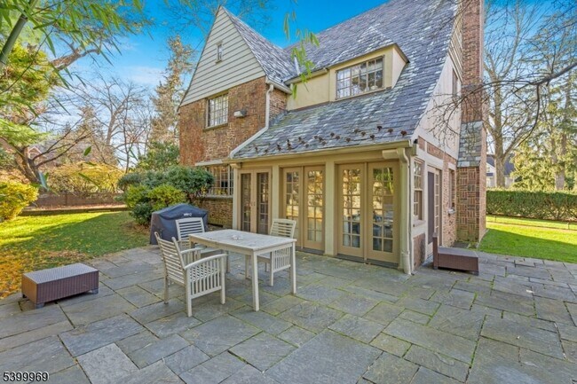 Building Photo - 107 Clinton Ave