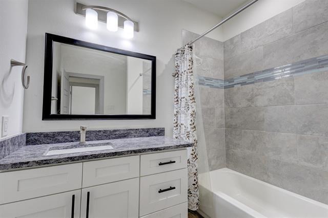 Building Photo - 6043 Rivendell Dr