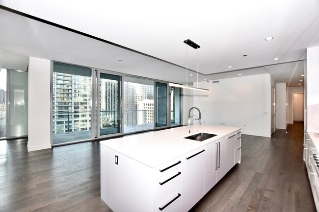 Building Photo - 60 E Randolph St