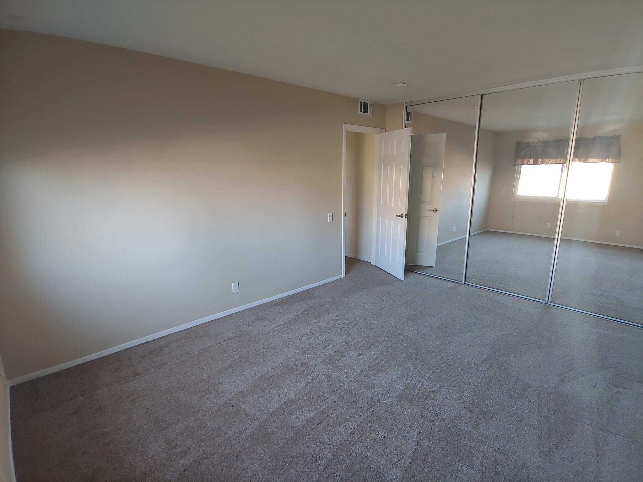 Building Photo - 16040 Leffingwell Rd