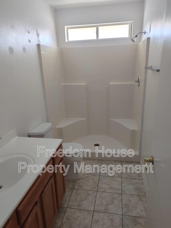 Building Photo - 2341 E Calvada Blvd