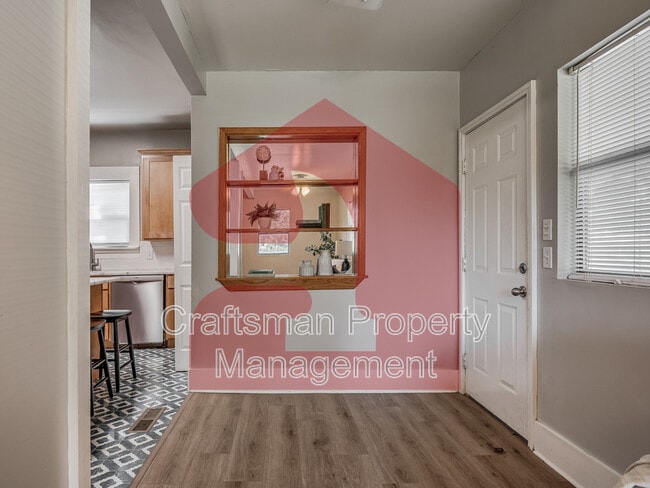 Building Photo - 1501 Gladstone Terrace