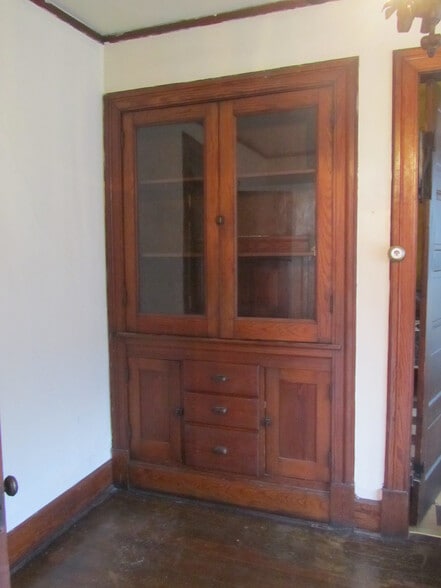 Dining Room built in cabinet. - 204 S 6th St