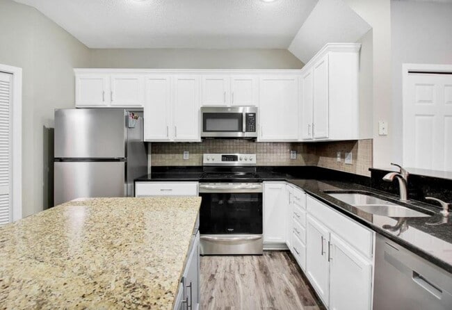 Building Photo - 2 Bedroom 2 Bath Beautiful Modern Living in Maple Grove for $2,150/month! 2 Stall Garage Included!