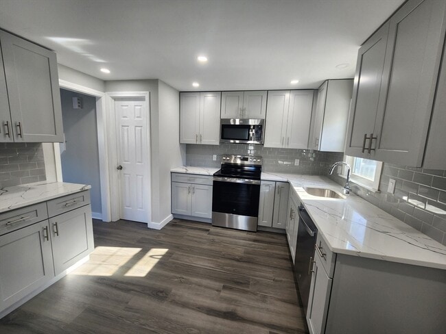 Building Photo - 11 Regina Rd